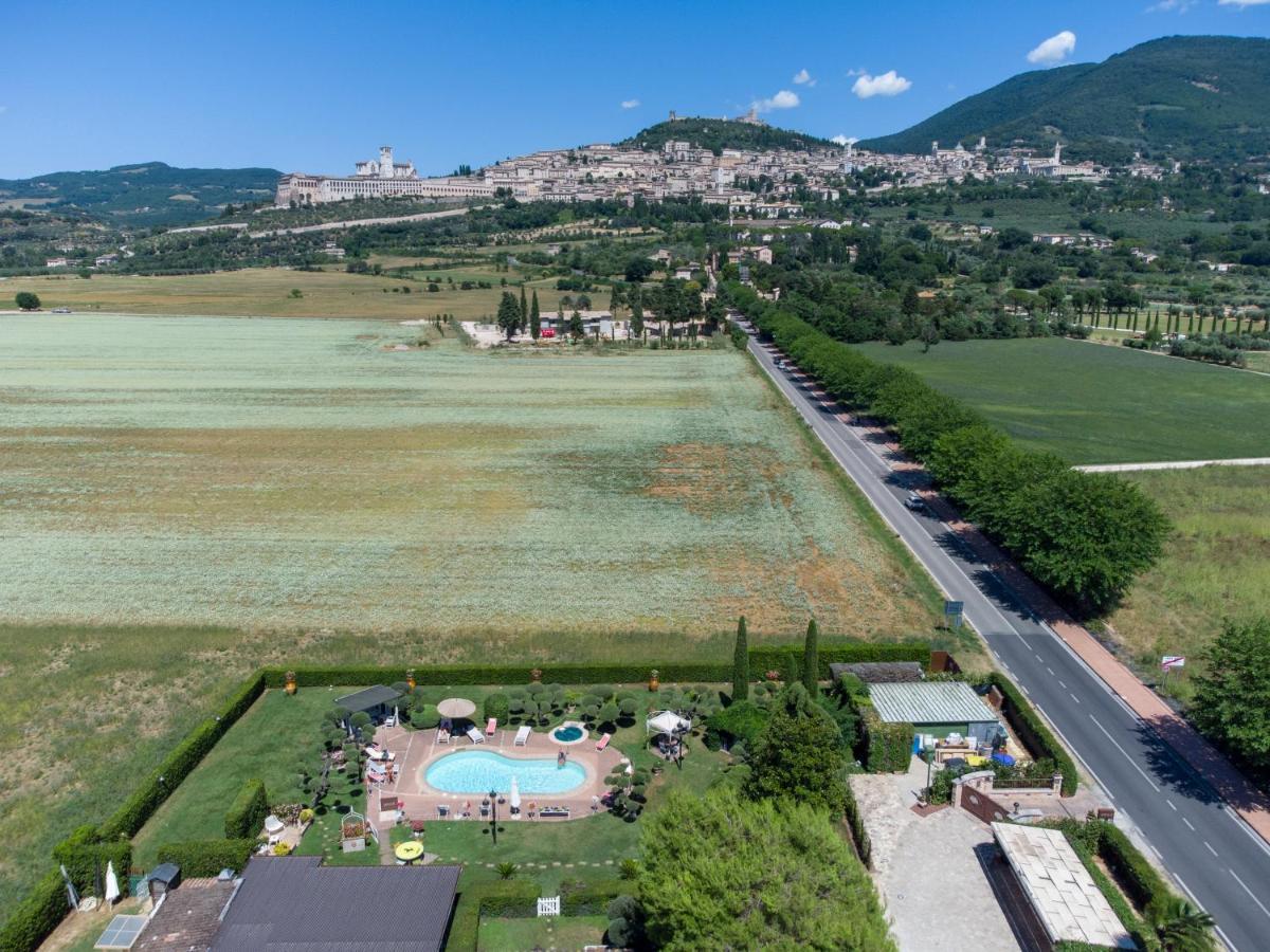 Unica Assisi Agri-Charming House Panzió Kültér fotó