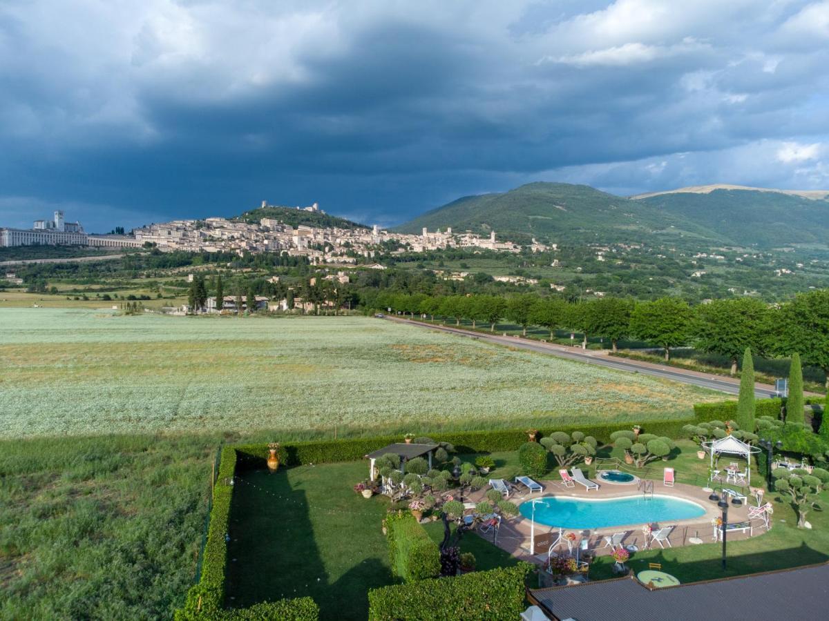 Unica Assisi Agri-Charming House Panzió Kültér fotó