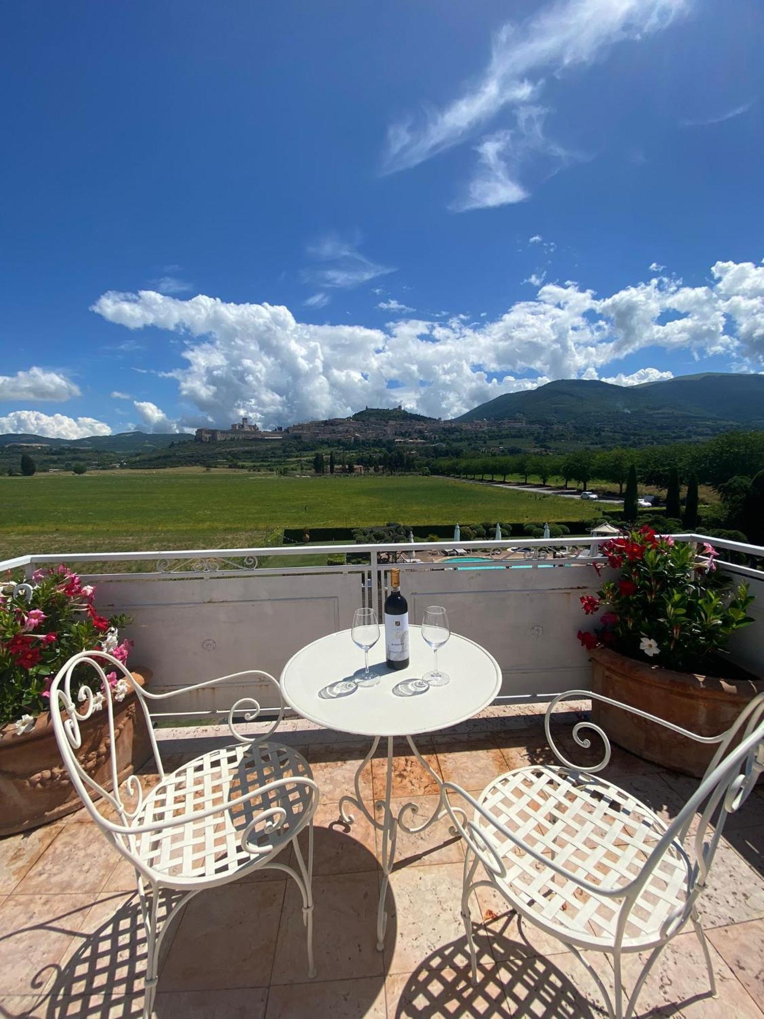Unica Assisi Agri-Charming House Panzió Kültér fotó