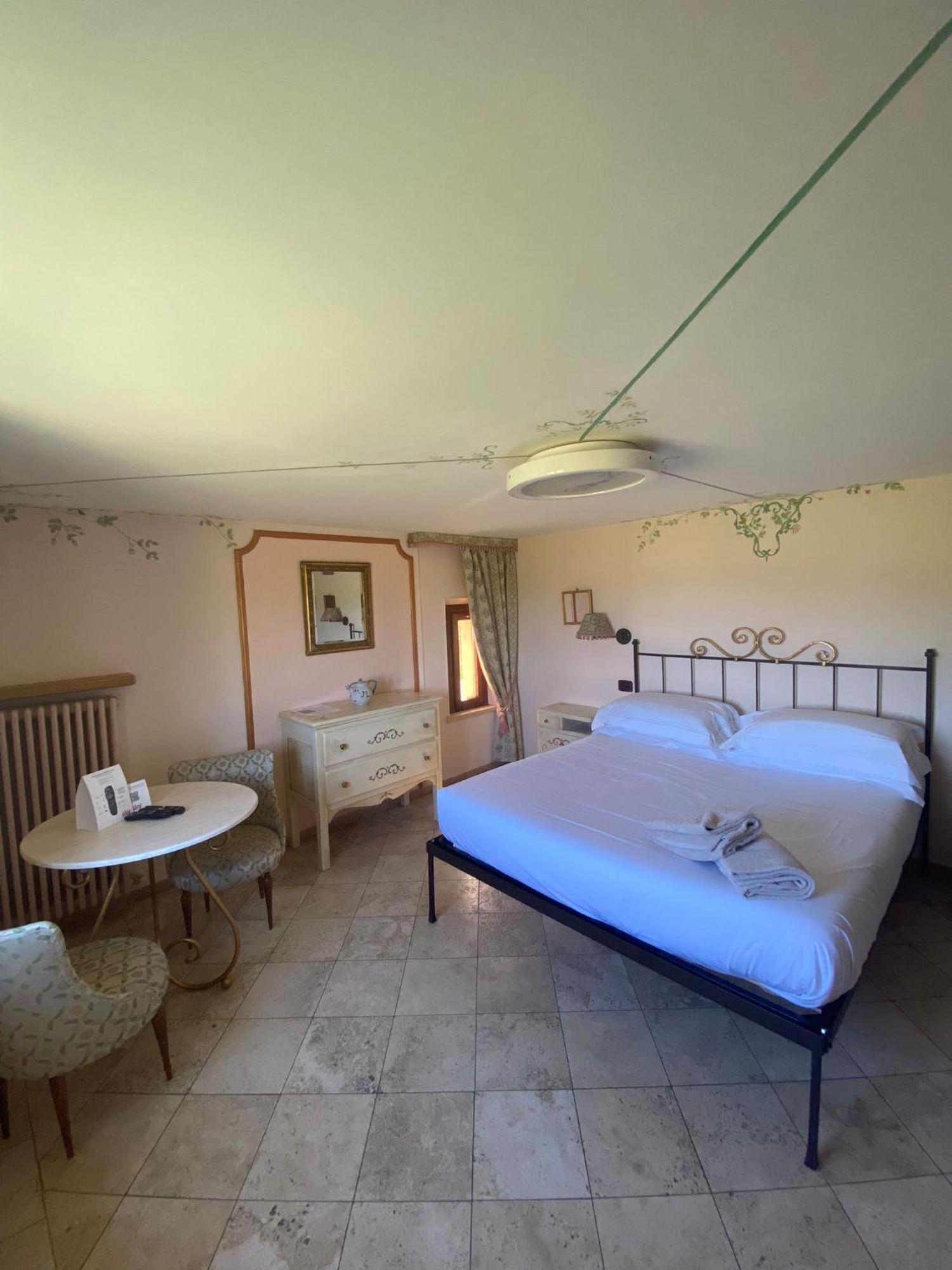 Unica Assisi Agri-Charming House Panzió Kültér fotó
