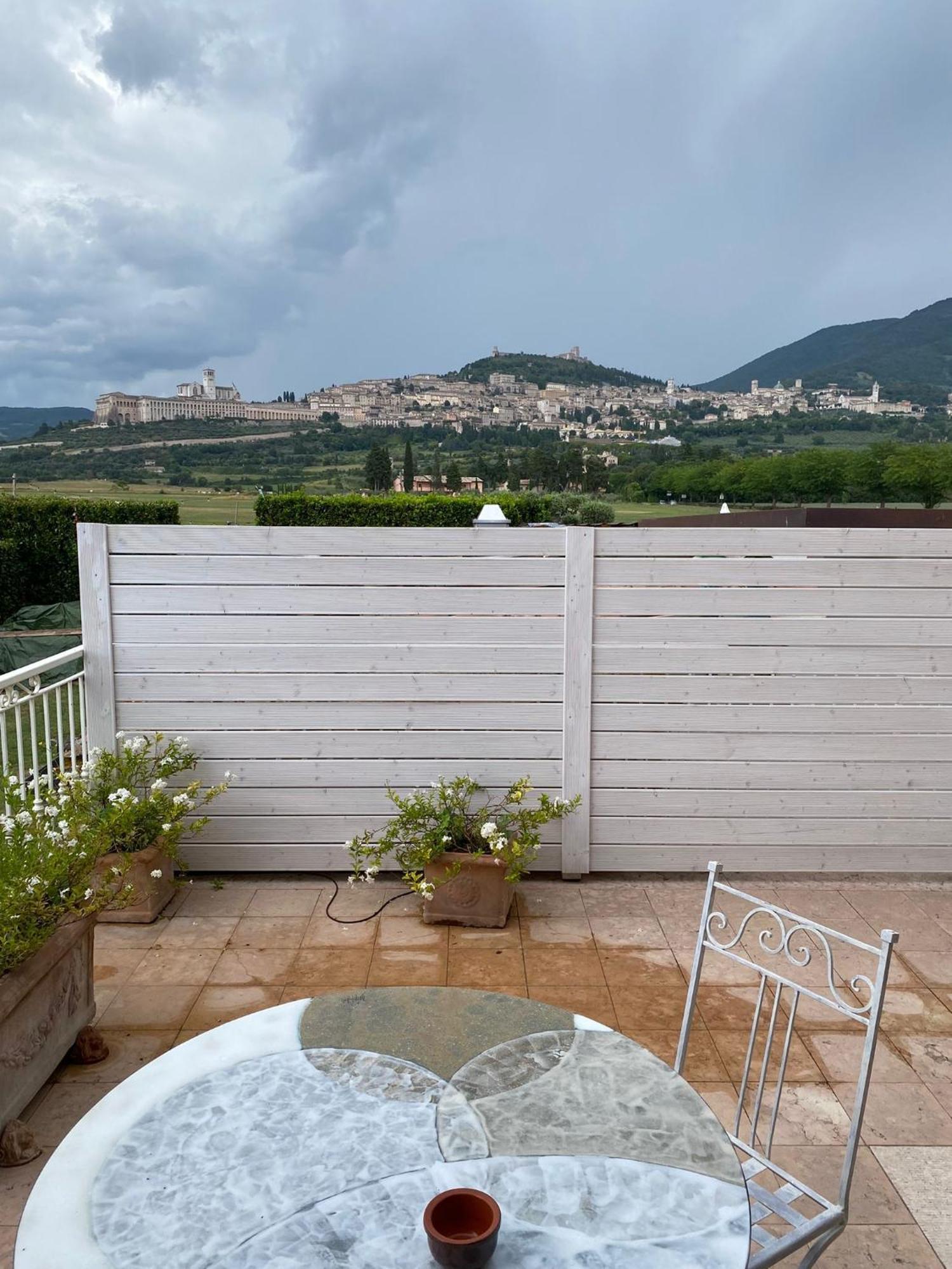Unica Assisi Agri-Charming House Panzió Kültér fotó