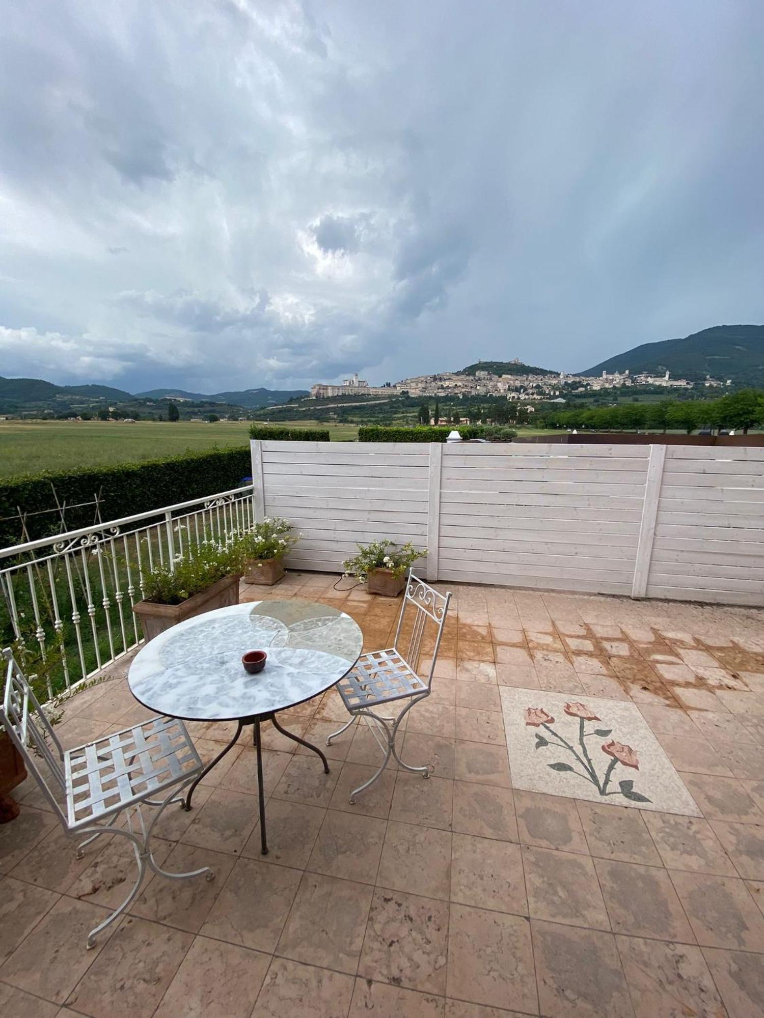 Unica Assisi Agri-Charming House Panzió Kültér fotó